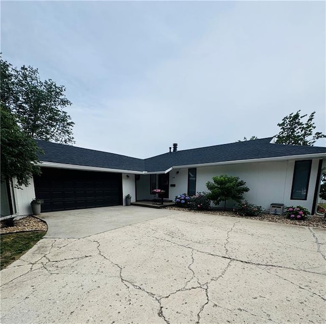 109 W 3rd St, Stanberry, MO 64489 - ranch-style home featuring driveway and a garage