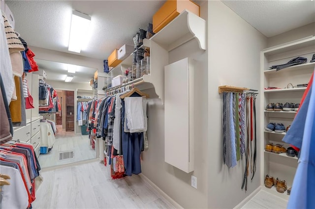 6 Mohave Dr, Lake Winnebago, MO 64034 - view of spacious closet