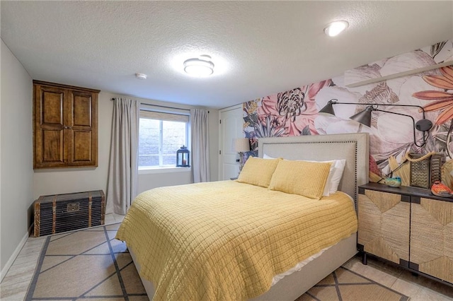6 Mohave Dr, Lake Winnebago, MO 64034 - bedroom with a textured ceiling