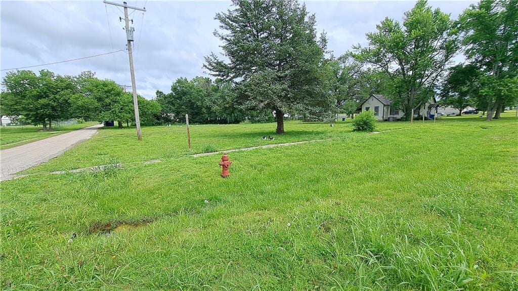 802 Kansas, Longton, KS 67352 - view of grassy yard