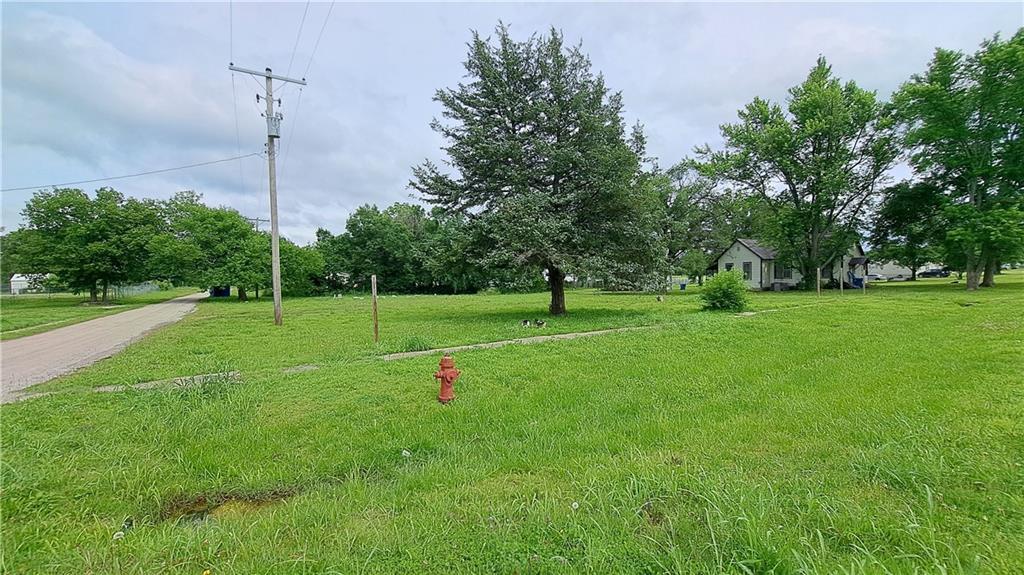 802 Kansas, Longton, KS 67352 - view of home's community with a yard