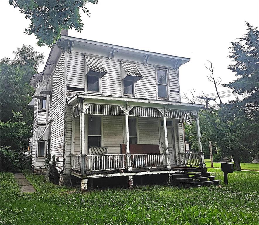 204 S Elm St, Ottawa, KS 66067 - italianate-style house with a porch and a front yard