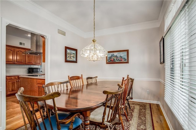 17801 E 30th St S, Independence, MO 64057 - dining room featuring light wood-style flooring, crown molding, and a chandelier