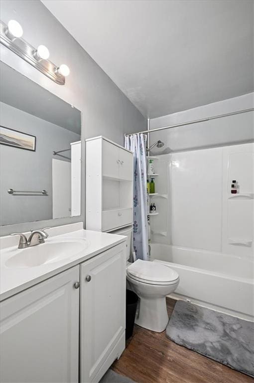 919 Walnut St, Leavenworth, KS 66048 - bathroom with vanity, wood finished floors, and shower / tub combo