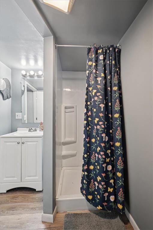 919 Walnut St, Leavenworth, KS 66048 - bathroom featuring wood finished floors, a shower with curtain, and vanity