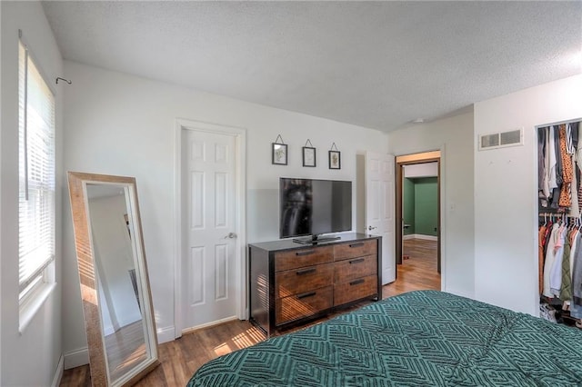 1108 NW Canterbury Rd, Blue Springs, MO 64015 - bedroom featuring light wood-style floors and a textured ceiling