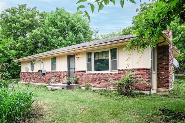 11301 Deer Haven Ln, Excelsior Springs, MO 64024 - ranch-style house with brick siding and a front lawn