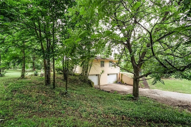 11301 Deer Haven Ln, Excelsior Springs, MO 64024 - view of side of home with driveway and an attached garage