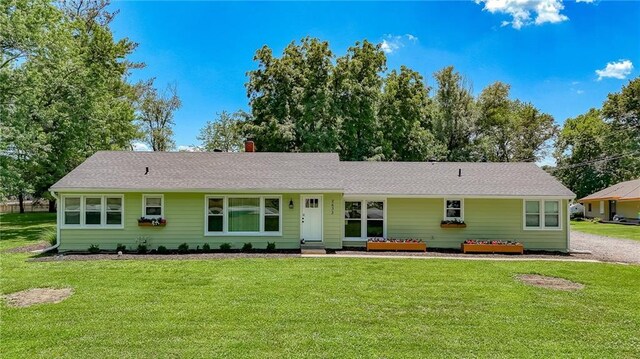 2633 E Langsford Rd, Lees Summit, MO 64063 - single story home featuring a front yard and a chimney
