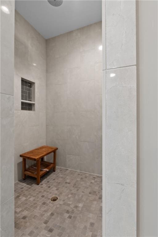 4915 NW Canyon Ct, Lees Summit, MO 64064 - full bathroom featuring a tile shower