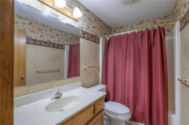 1733 NE Ridgeview Dr, Lees Summit, MO 64086 - full bath with vanity, wallpapered walls, shower / bath combo with shower curtain, and a textured ceiling