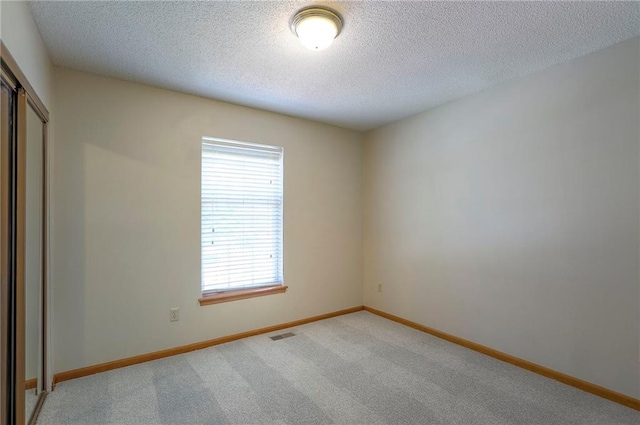 1733 NE Ridgeview Dr, Lees Summit, MO 64086 - unfurnished room featuring light carpet and a textured ceiling