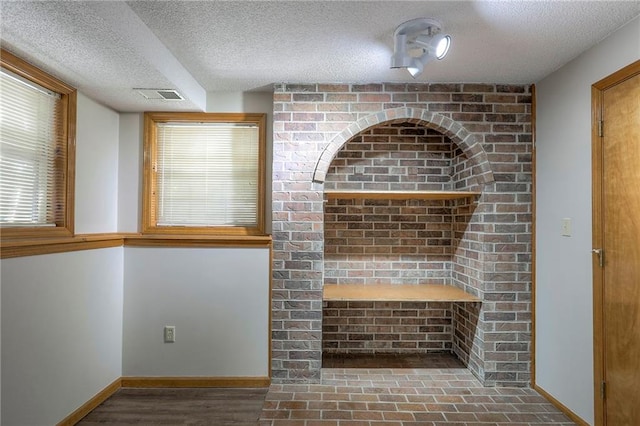 1733 NE Ridgeview Dr, Lees Summit, MO 64086 - detailed view of a textured ceiling