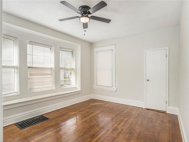 330 Wabash Ave, Kansas City, MO 64124 - spare room with wood finished floors, a ceiling fan, and a textured ceiling