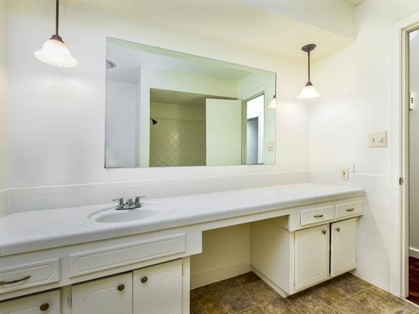 3822 S Trail Ridge Dr, Independence, MO 64055 - bathroom with vanity