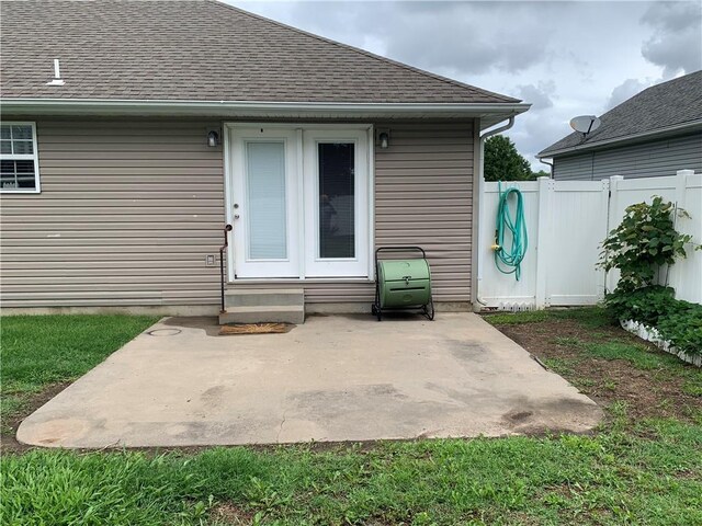 517 Brooklyn Ct, Frontenac, KS 66763 - back of property featuring a patio and a shingled roof