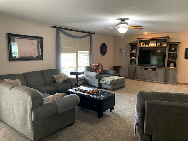 517 Brooklyn Ct, Frontenac, KS 66763 - carpeted living room featuring a ceiling fan