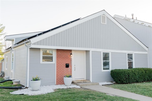 911 SE Hampton Ct, Lees Summit, MO 64063 - view of front of property featuring brick siding