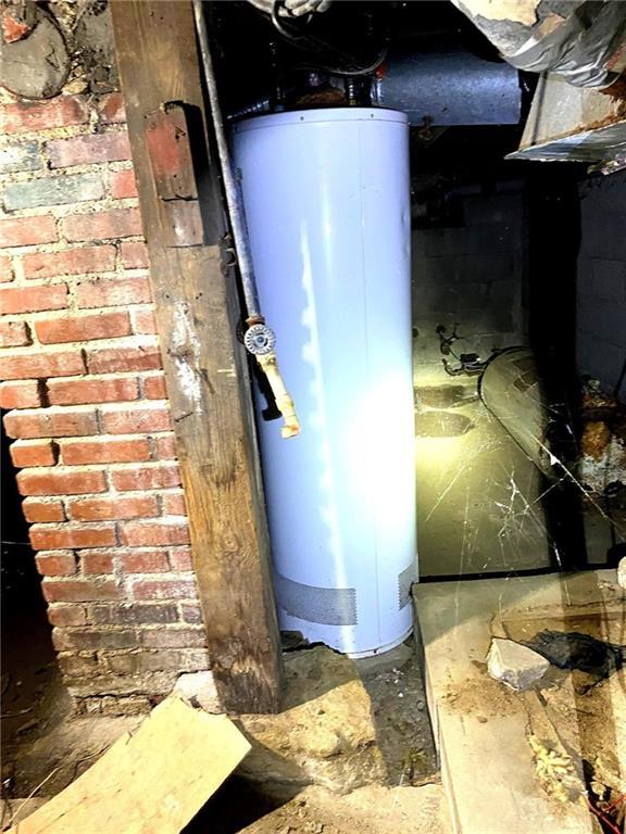 5433 E 29th St, Kansas City, MO 64128 - utilities with water heater