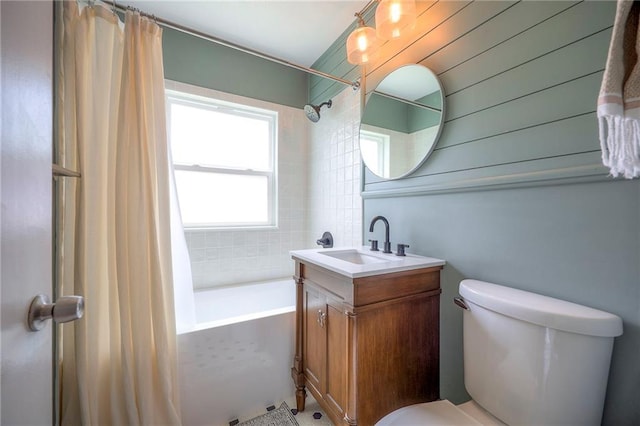 7000 Dearborn St, Overland Park, KS 66204 - full bath featuring shower / bath combo with shower curtain and vanity