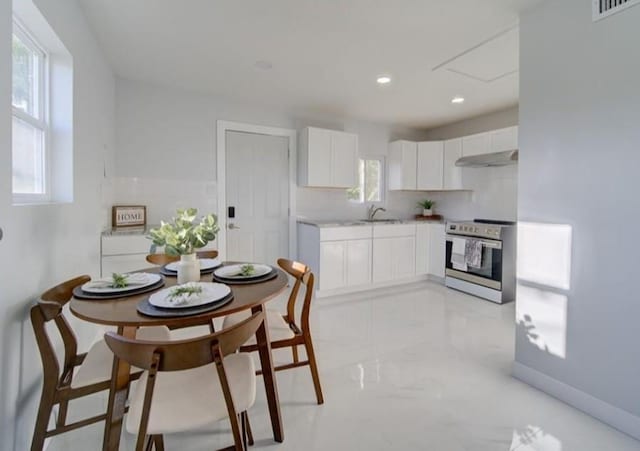 2507 E 69th St, Kansas City, MO 64132 - dining area with recessed lighting