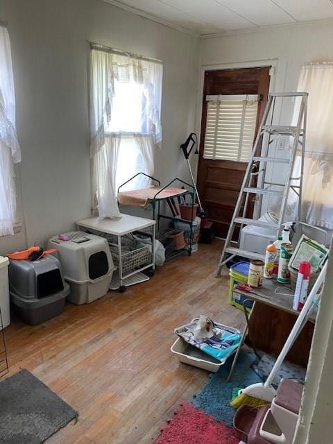 653 Elmwood Ave, Kansas City, MO 64124 - recreation room with hardwood / wood-style floors and crown molding