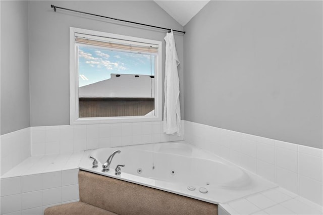 20586 W 220th St, Spring Hill, KS 66083 - full bath with a jetted tub and lofted ceiling
