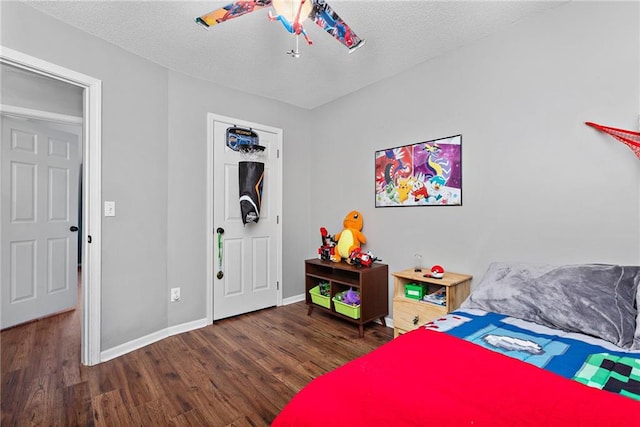 20586 W 220th St, Spring Hill, KS 66083 - bedroom featuring wood finished floors, a ceiling fan, and a textured ceiling