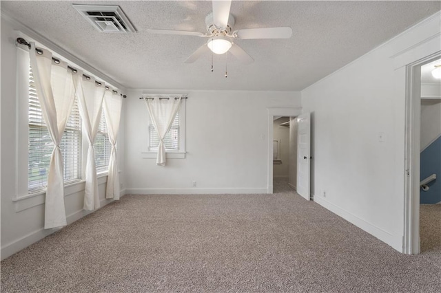 704 Lincoln St, Coffeyville, KS 67337 - spare room featuring carpet floors, a textured ceiling, and a ceiling fan