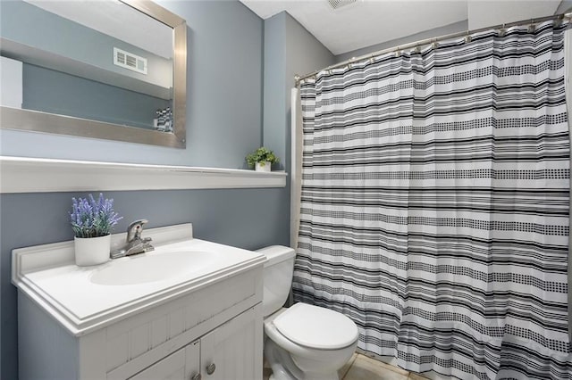 33145 W 88th Ter, De Soto, KS 66018 - bathroom with vanity and a shower with curtain