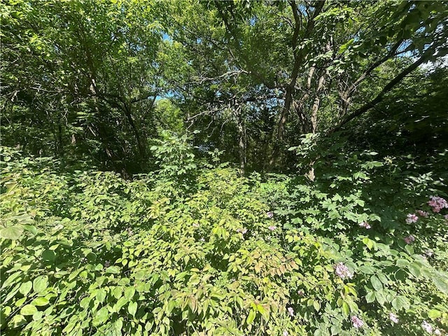 226 E Sugar Lake Dr, Mound City, KS 66056