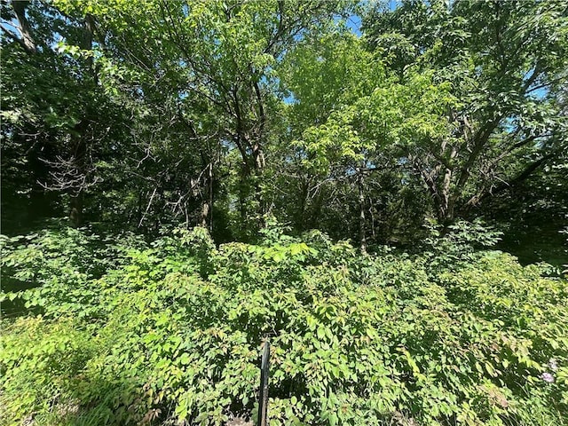 226 E Sugar Lake Dr, Mound City, KS 66056
