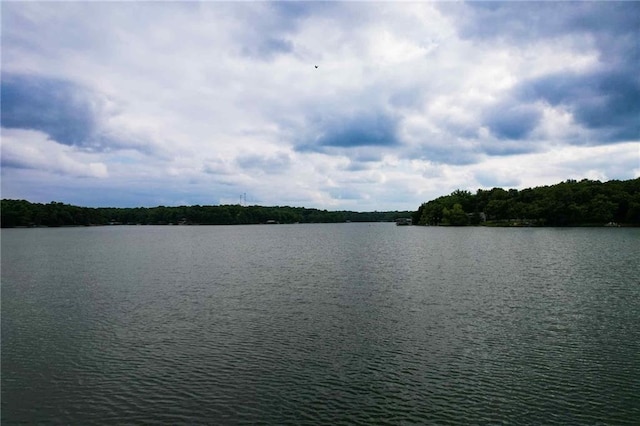 226 E Sugar Lake Dr, Mound City, KS 66056