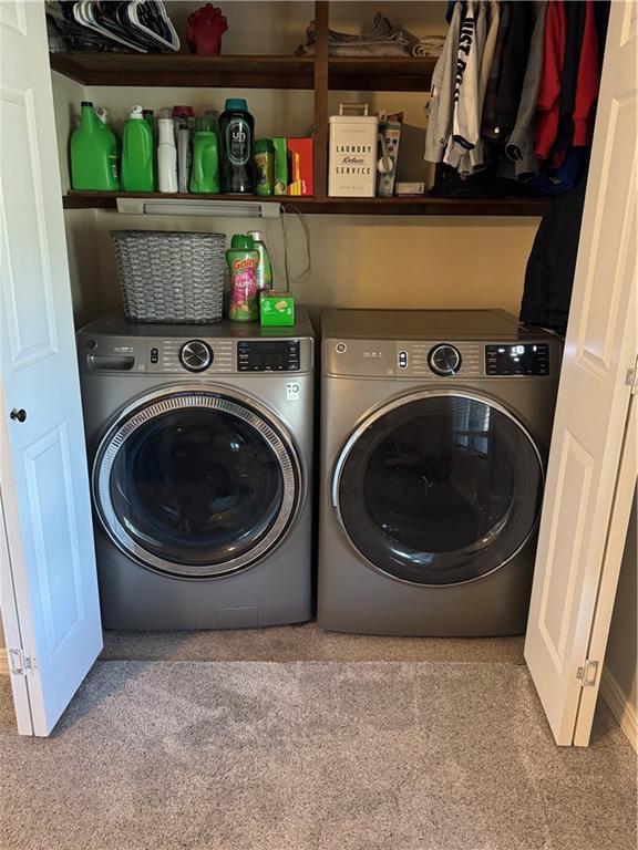 906 S Denman, Chanute, KS 66720 - washroom with washer and dryer