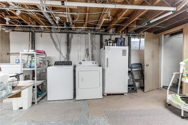 702 Green St, Lees Summit, MO 64063 - laundry room featuring washer and clothes dryer