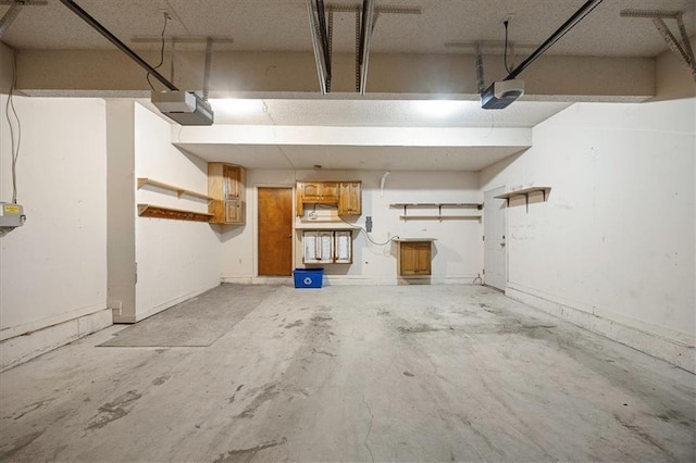 1467 E Orleans Dr, Olathe, KS 66062 - garage with a garage door opener