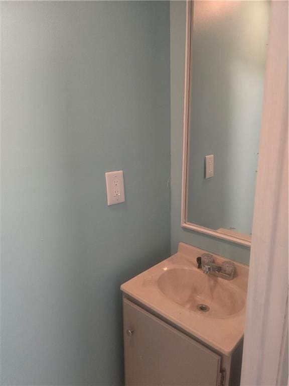 408 Creach St, Warrensburg, MO 64093 - bathroom featuring vanity