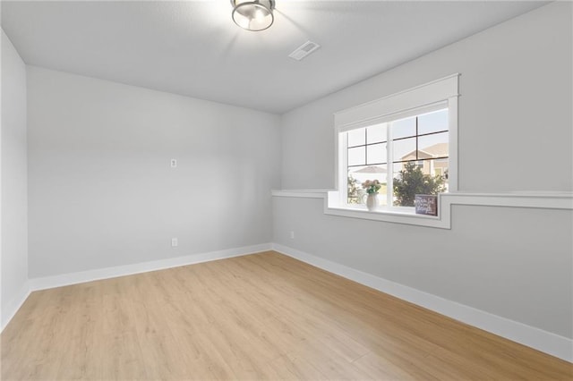 462 SE 90th Rd, Warrensburg, MO 64093 - empty room featuring wood finished floors and baseboards