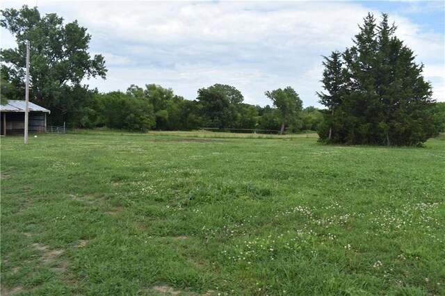21570 Mclouth Rd, Mc Louth, KS 66054 - view of grassy yard