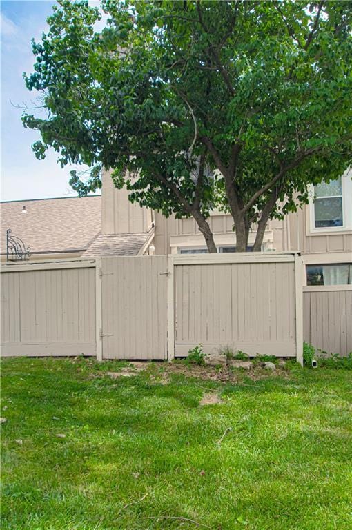 12131 W 82nd Ter, Lenexa, KS 66215 - view of yard