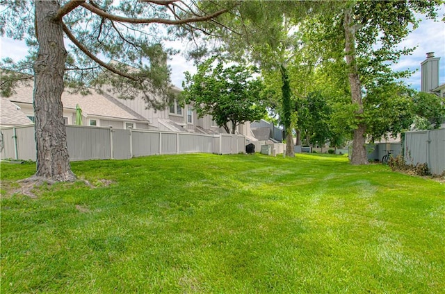 12131 W 82nd Ter, Lenexa, KS 66215 - view of yard featuring a residential view