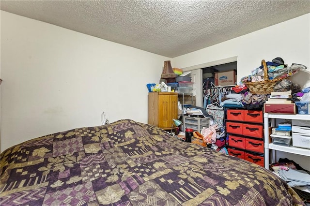 301-A N 3rd St, Odessa, MO 64076 - bedroom featuring a closet and a textured ceiling