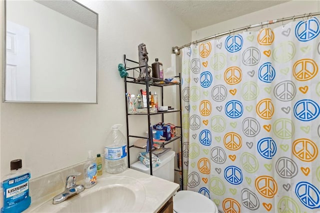 301-A N 3rd St, Odessa, MO 64076 - full bath featuring vanity, a textured ceiling, and a shower with curtain