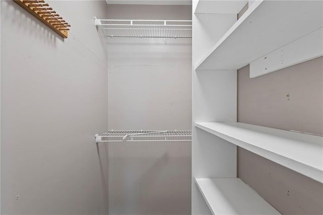 801 NE 67th Ter, Gladstone, MO 64118 - view of spacious closet