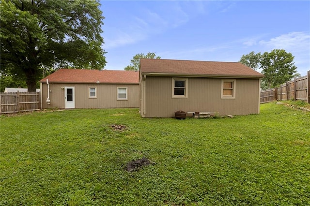 801 NE 67th Ter, Gladstone, MO 64118 - rear view of house with a fenced backyard