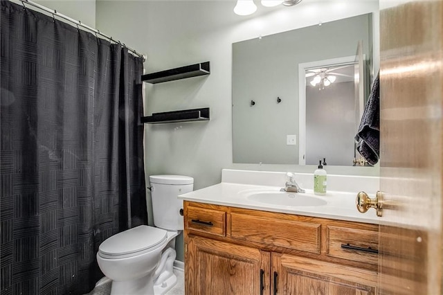 18300 Oak St, Gardner, KS 66030 - full bathroom with vanity, a ceiling fan, and a shower with curtain