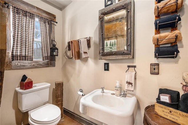 15335 Hh Hwy, Platte City, MO 64079 - bathroom with toilet and a sink