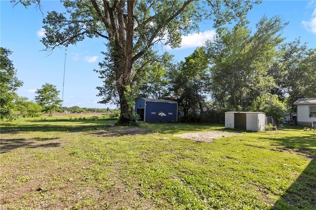 715 Walnut Ave, Osawatomie, KS 66064 - view of green lawn featuring a storage shed