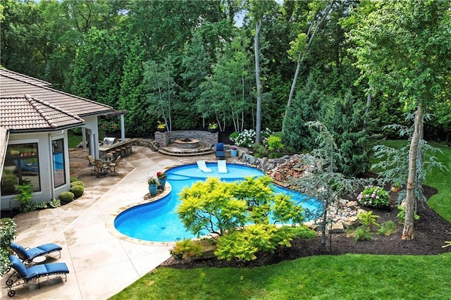 11110 W 146th Ter, Overland Park, KS 66221 - swimming pool with a patio