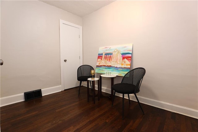 1034 E Lexington Ave, Independence, MO 64050 - sitting room with wood finished floors and baseboards